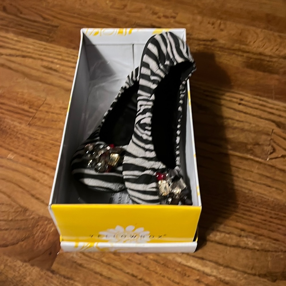 Yellow Box zebra print flats. Size 7. Super cute with jeweled toe.